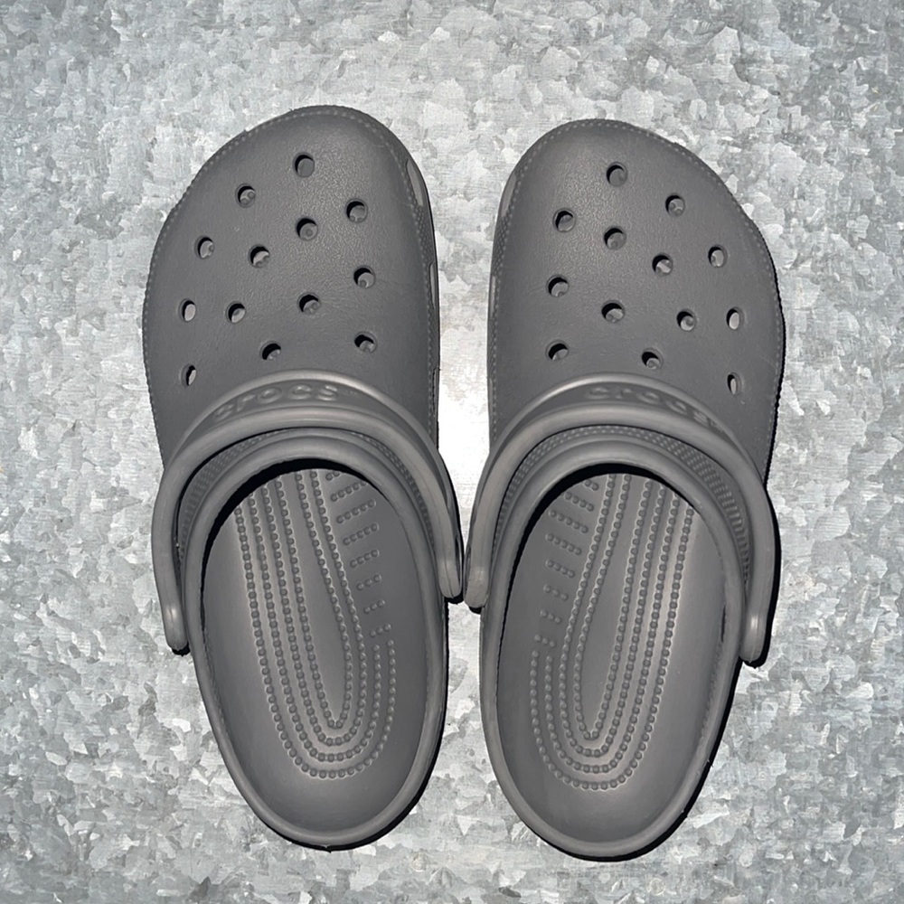 Crocs traditional clogs size W8 M6 great co diction worn maybe twice